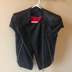 SHORT SLEEVE LEATHER JACKET